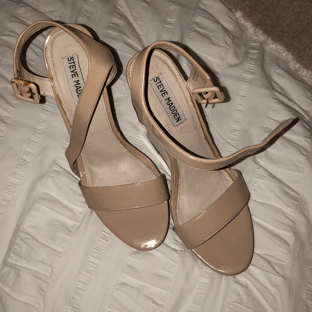 Nude wedges